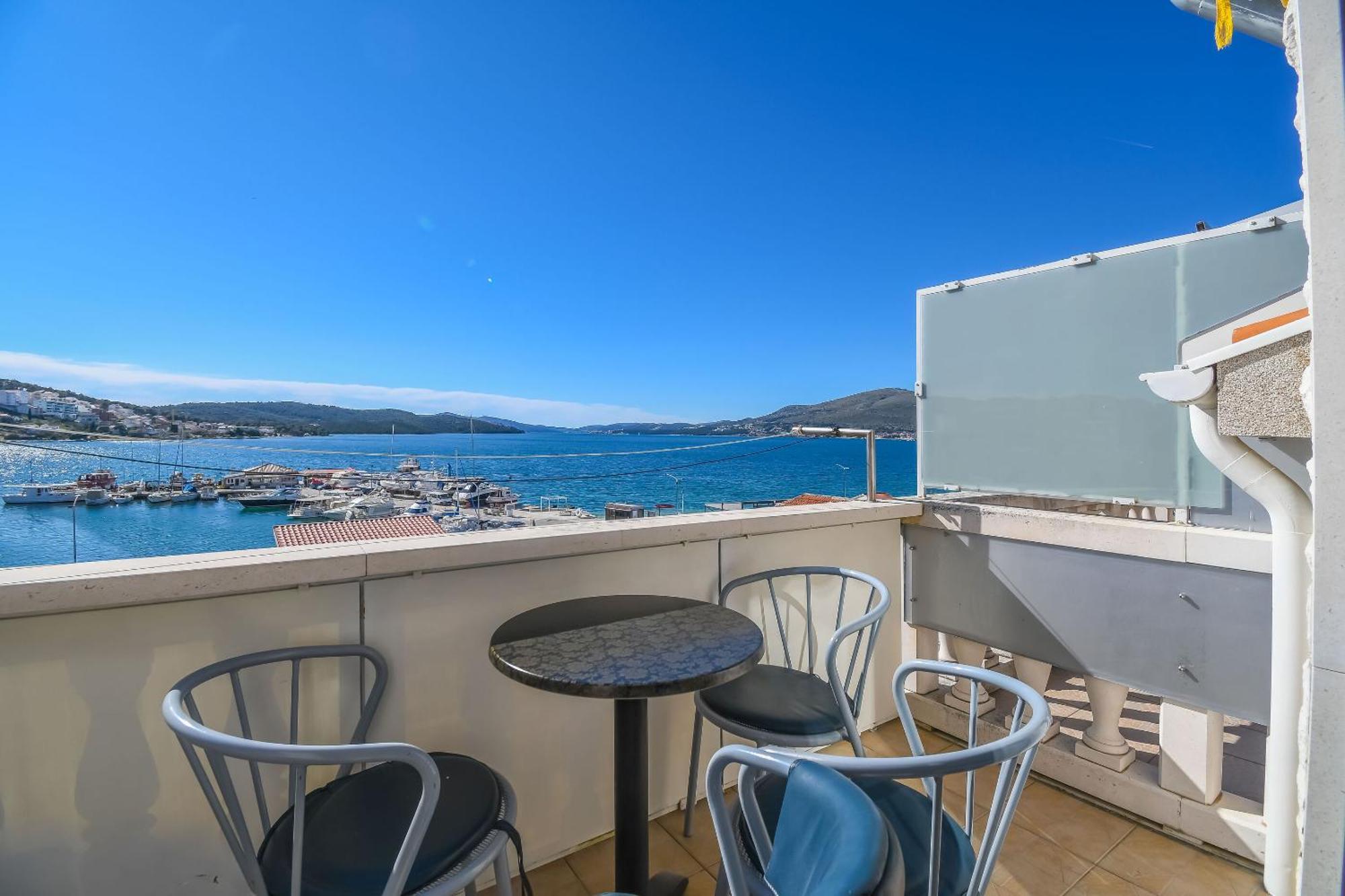 Apartments Anna Trogir Extérieur photo